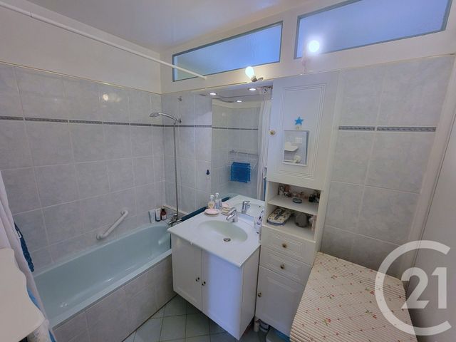 Appartement F3 à vendre - 3 pièces - 63.14 m2 - L HAY LES ROSES - 94 - ILE-DE-FRANCE - Century 21 Les Arcades